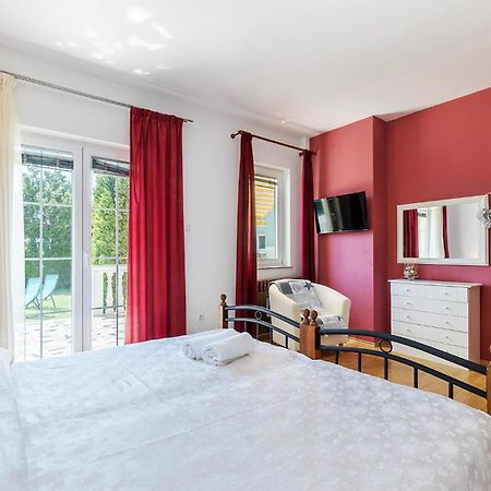 2 Bedroom Beautiful Apartment In Valtura Buitenkant foto