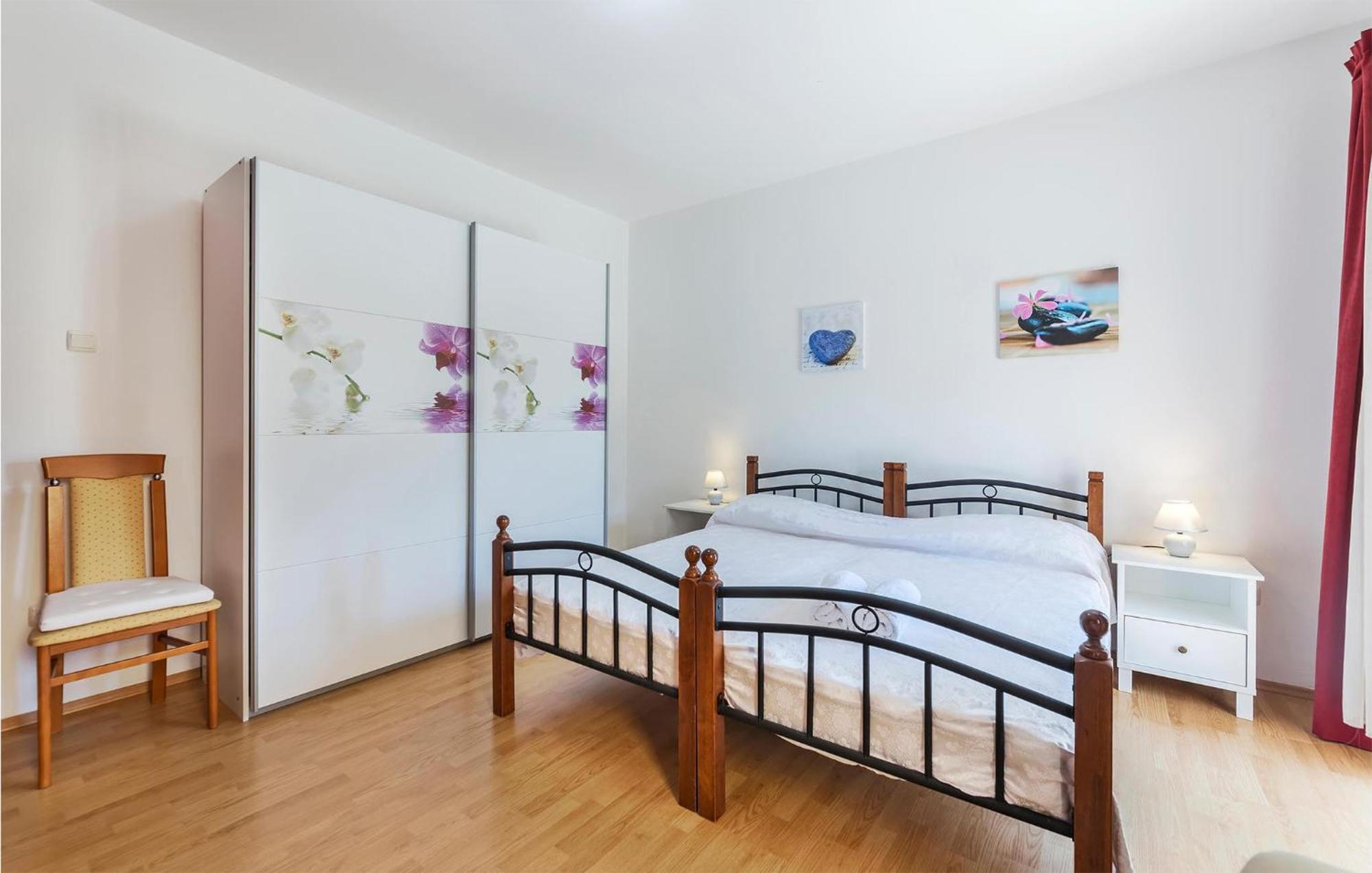 2 Bedroom Beautiful Apartment In Valtura Buitenkant foto