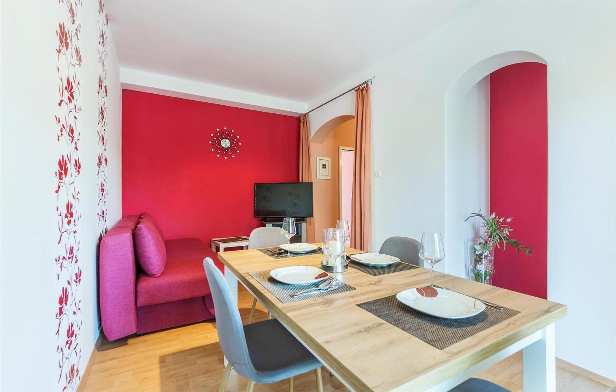2 Bedroom Beautiful Apartment In Valtura Buitenkant foto