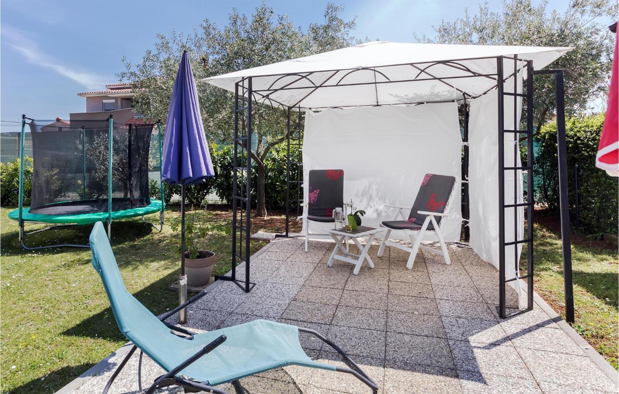 2 Bedroom Beautiful Apartment In Valtura Buitenkant foto